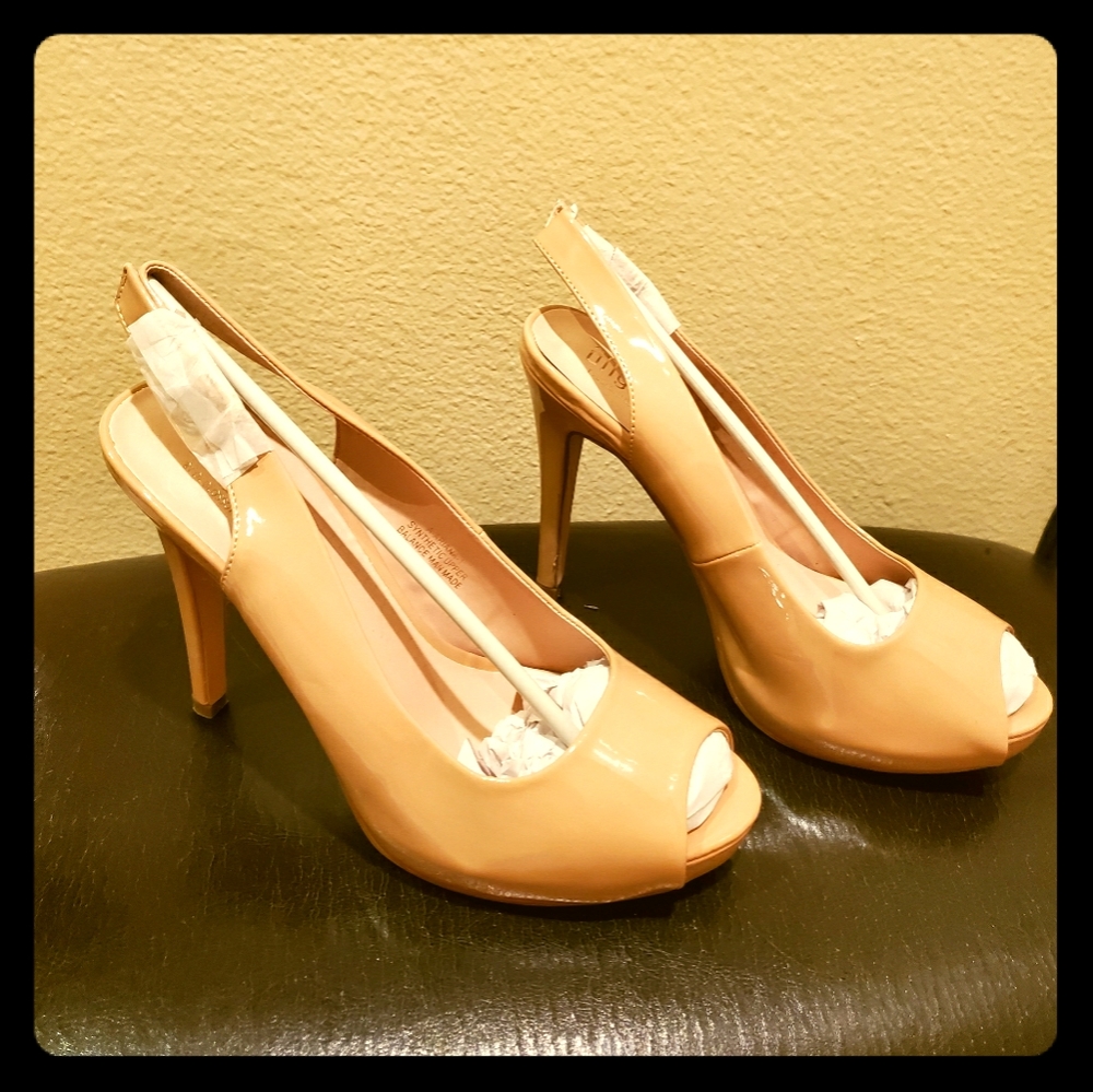 Nude patent high heels shoes